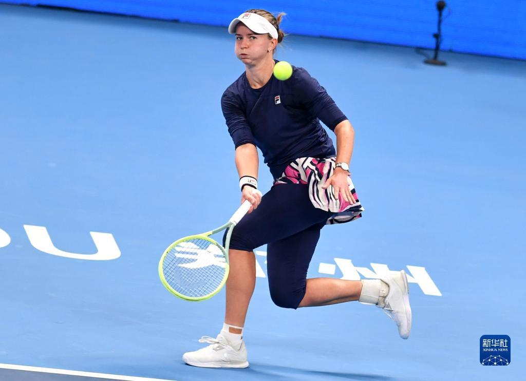 逐渐聚焦在 逐渐聚焦在